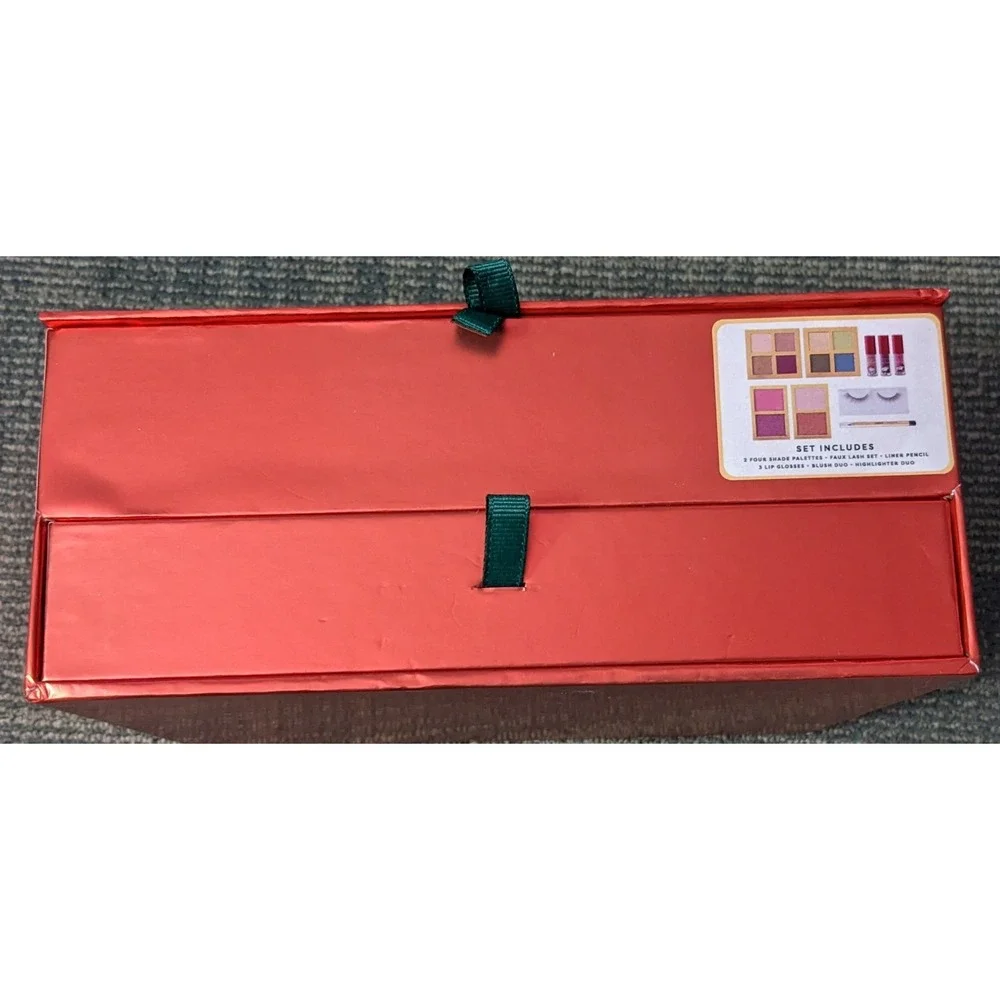 Profusion Cosmetics Peanuts Merry Christmas Charlie Brown Make Up Vanity‎ Set